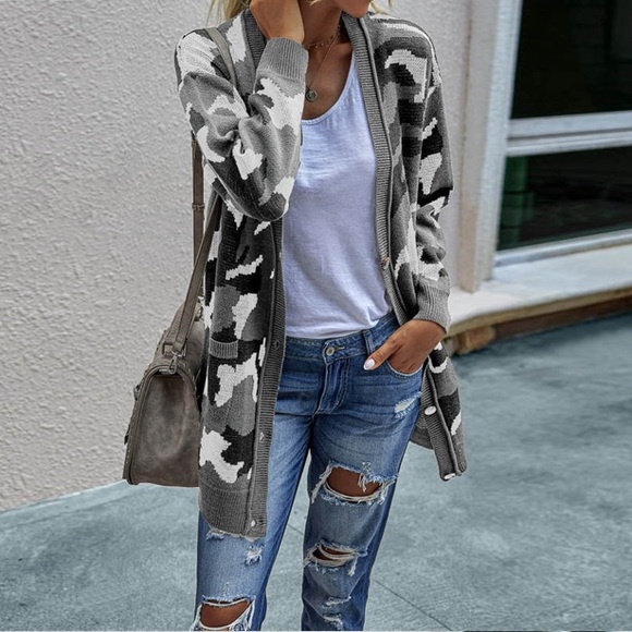 CLEARANCE Gray Camouflage Button Front Knit Cardigan - Picture 3 of 7